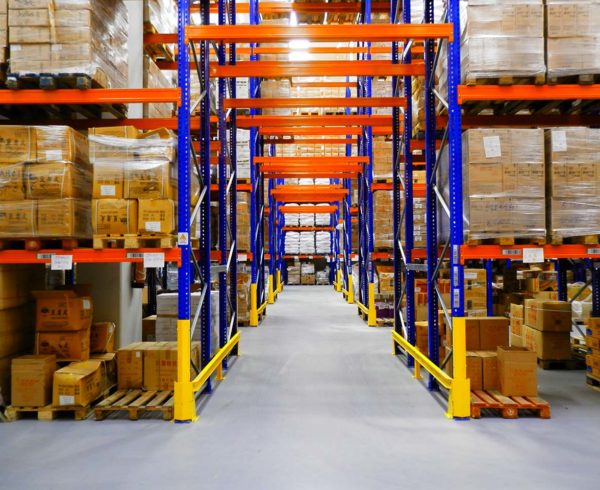 almacenamiento en estantería push-back